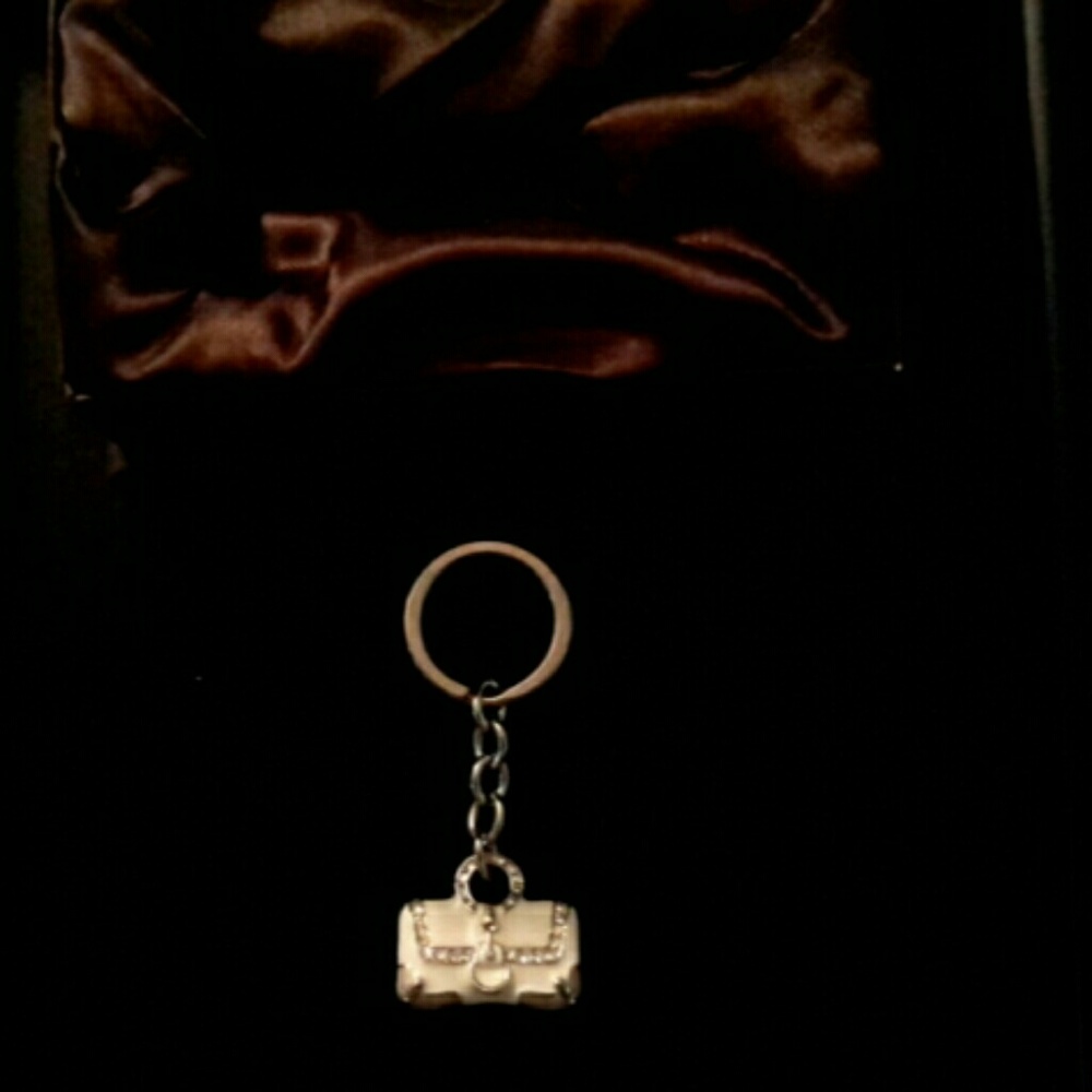 Argento SC key chain made with Swarovski crystal.